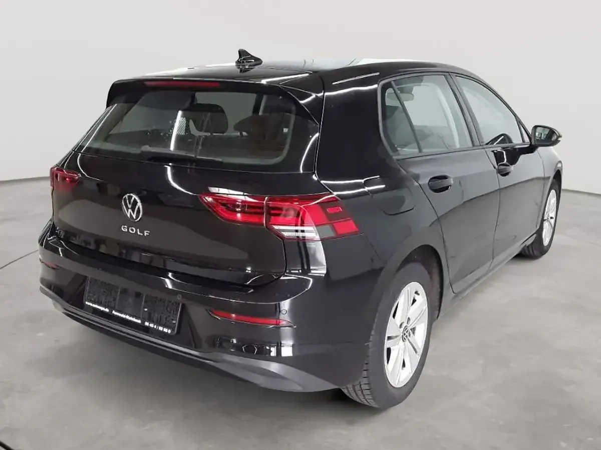 Gebraucht VW Golf VII Life 150 PS (110 kW) 2021 Deep black perleffekt Kleinwagen