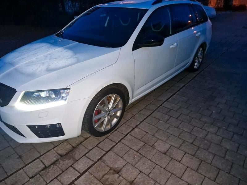 Gebraucht Skoda Octavia vRS 184 PS (135 kW) 2015 Weiß Kleinwagen