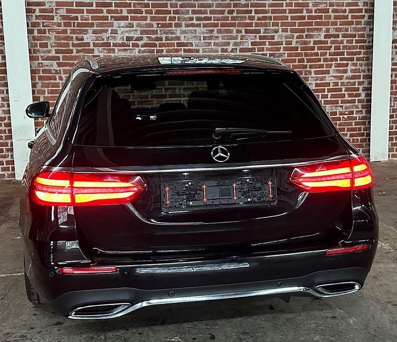 Gebraucht Mercedes E220 AMG 194 PS (142 kW) 2017 Schwarz Limousine