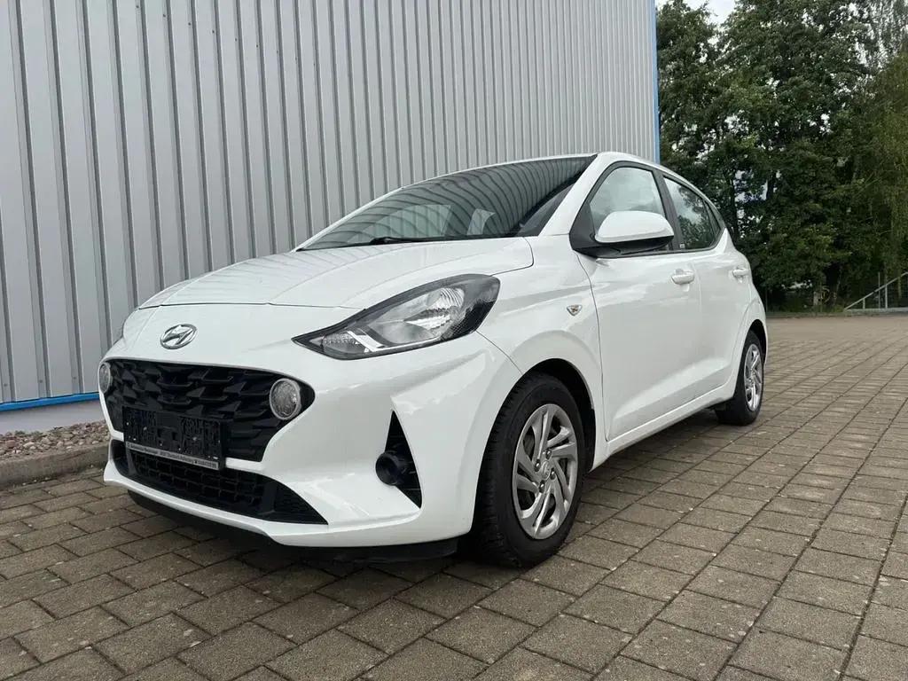 Gebraucht Hyundai i10 67 PS (49 kW) 2021 Weiß Kleinwagen