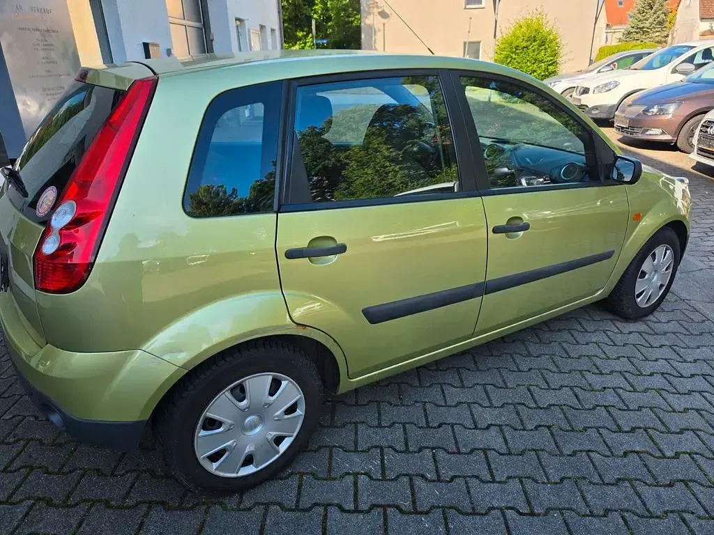 Gebraucht Ford Fiesta 69 PS (50 kW) 2007 Gelb Kleinwagen