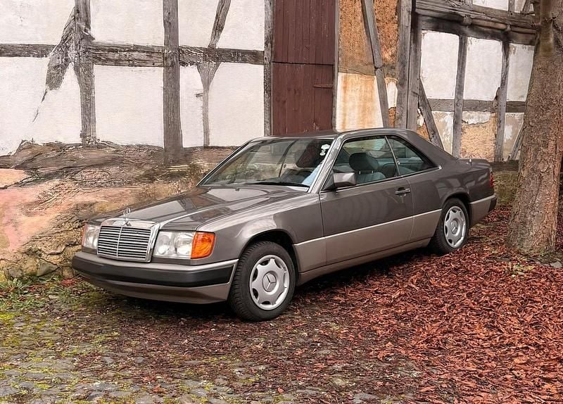 Grau Gebraucht 1989 Mercedes 230 Coupé | 6.500 € - Bild 1/4