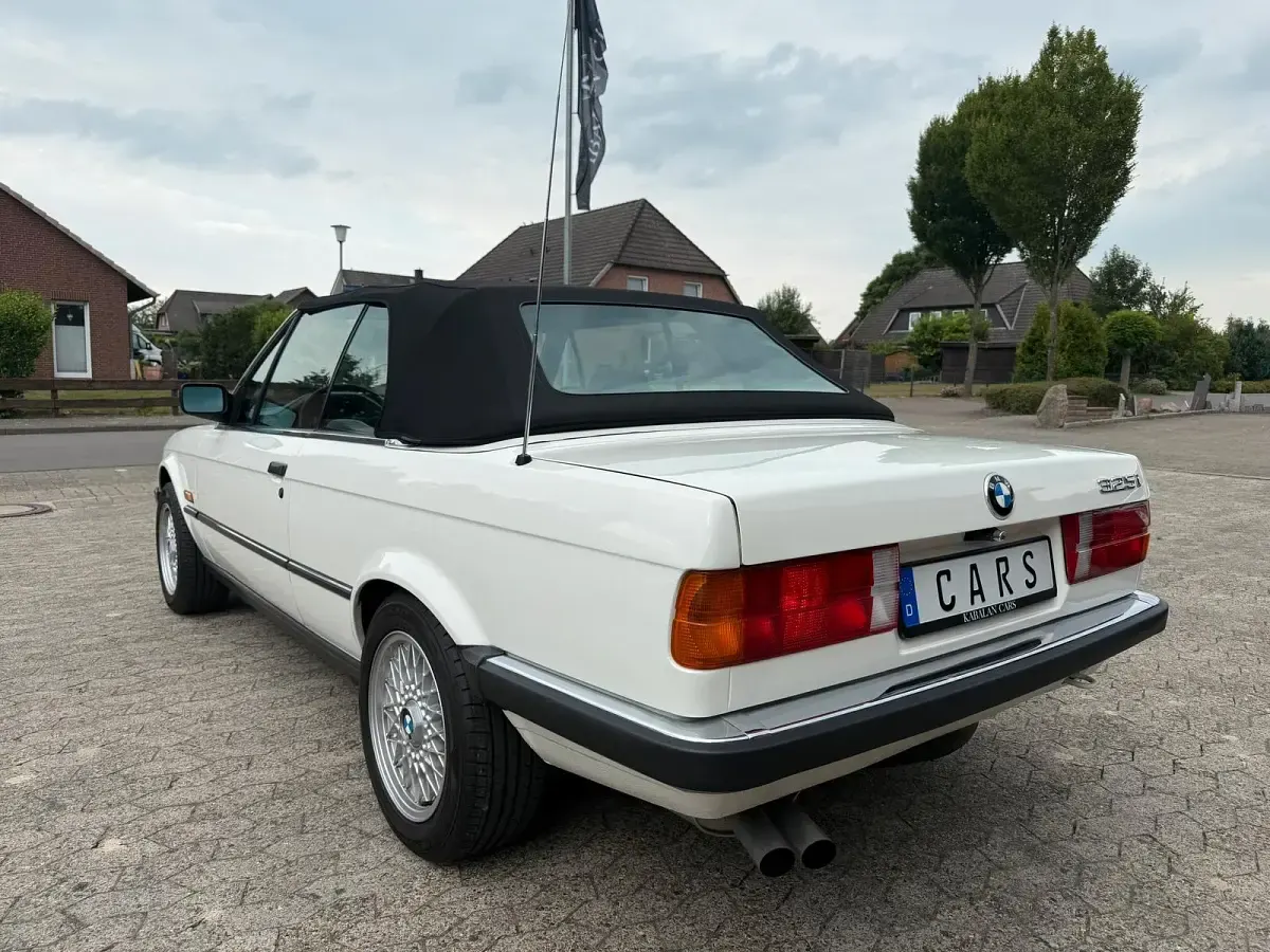Gebraucht BMW 325 171 PS (125 kW) 1987 Weiß Cabrio