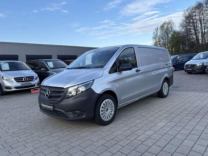 Gebraucht Mercedes Vito 163 PS (119 kW) 2024 Brillantsilber metallic Van
