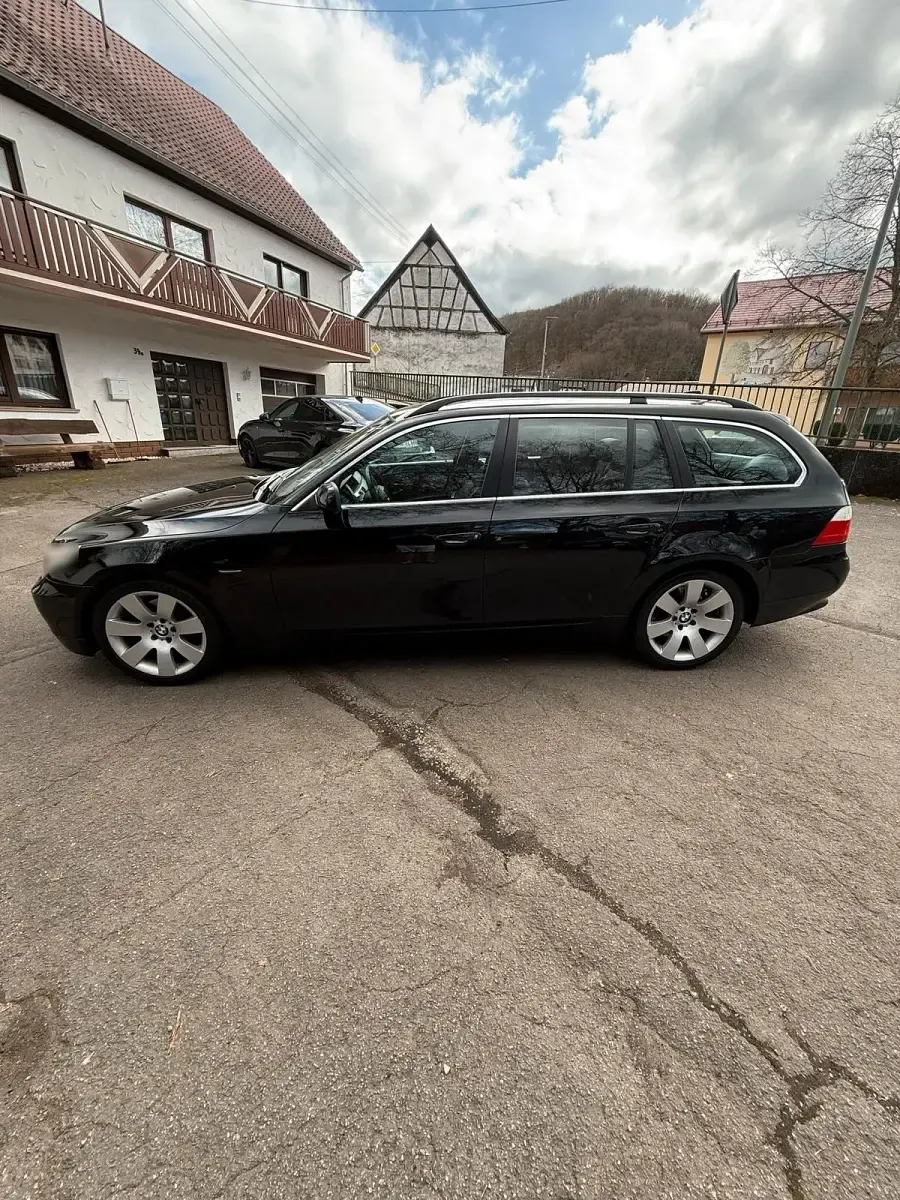 Gebraucht BMW 523 177 PS (130 kW) 2006 Schwarz Kombi