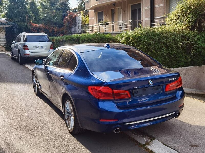 Blau Gebraucht 2019 BMW 530e iPerformance Limousine | 28.600 € - Bild 1/4