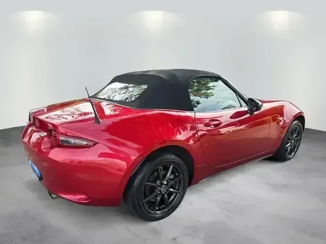 Gebraucht Mazda MX5 Exclusive-Line 131 PS (96 kW) 2015 Rot Cabrio