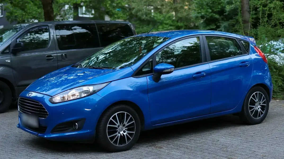 Gebraucht Ford Fiesta 82 PS (60 kW) 2013 Blau Kleinwagen