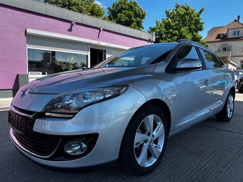 Grau Gebraucht 2013 Renault Mégane III Dynamique Limousine | 4.990 € (Fairer Preis) - Bild 1/4