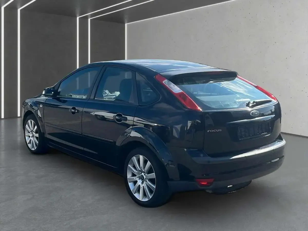 Second-hand Ford Focus Ghia 145 CP (106 kW) 2007 Negru Hatchback
