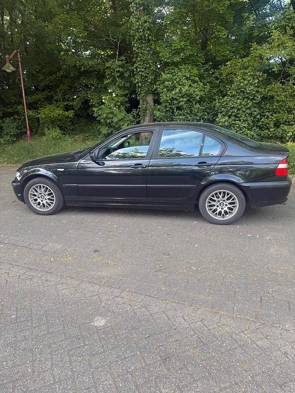 Schwarz Gebraucht 2002 BMW 316 Limousine | 1.800 € (Guter Preis) - Bild 1/4