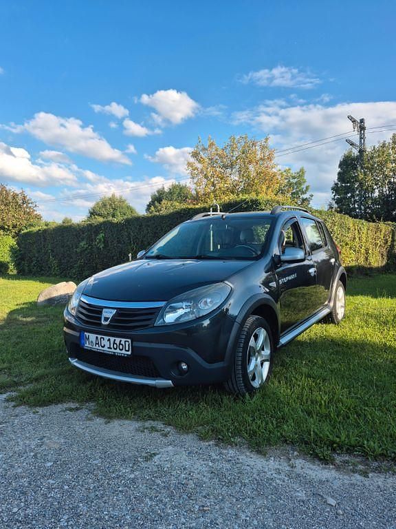 Grau Gebraucht 2010 Dacia Sandero Stepway Kleinwagen | 2.900 € (Guter Preis) - Bild 1/4