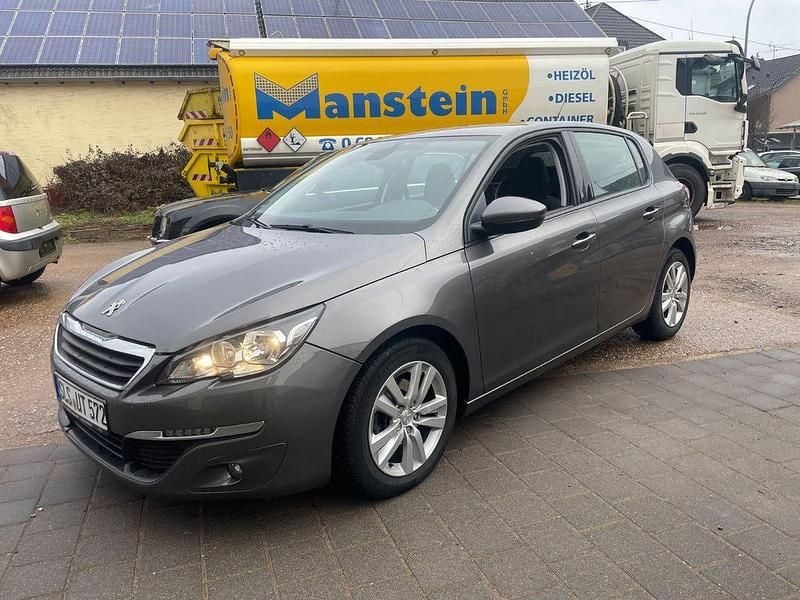 Gebraucht Peugeot 308 Active 120 PS (88 kW) 2016 Grau Limousine