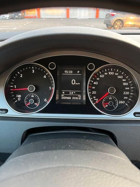 Gebraucht VW Passat Comfortline 140 PS (102 kW) 2013 Grau Limousine