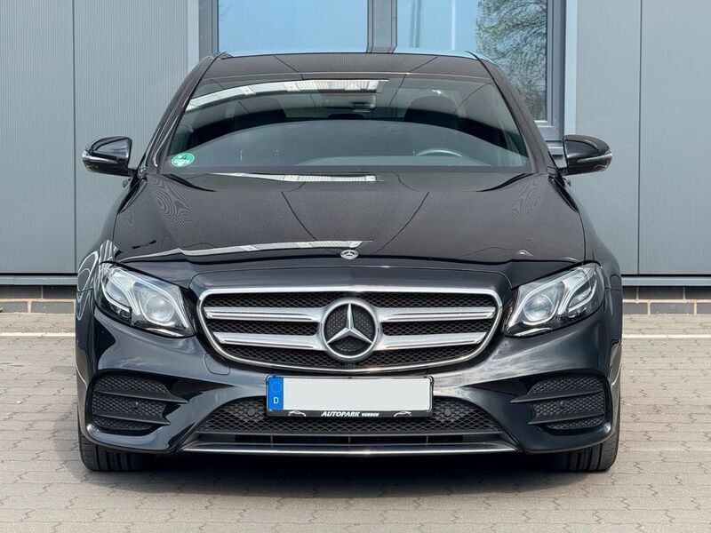 Schwarz Gebraucht 2017 Mercedes E220 AMG line Limousine | 26.900 € (Fairer Preis) - Bild 1/4