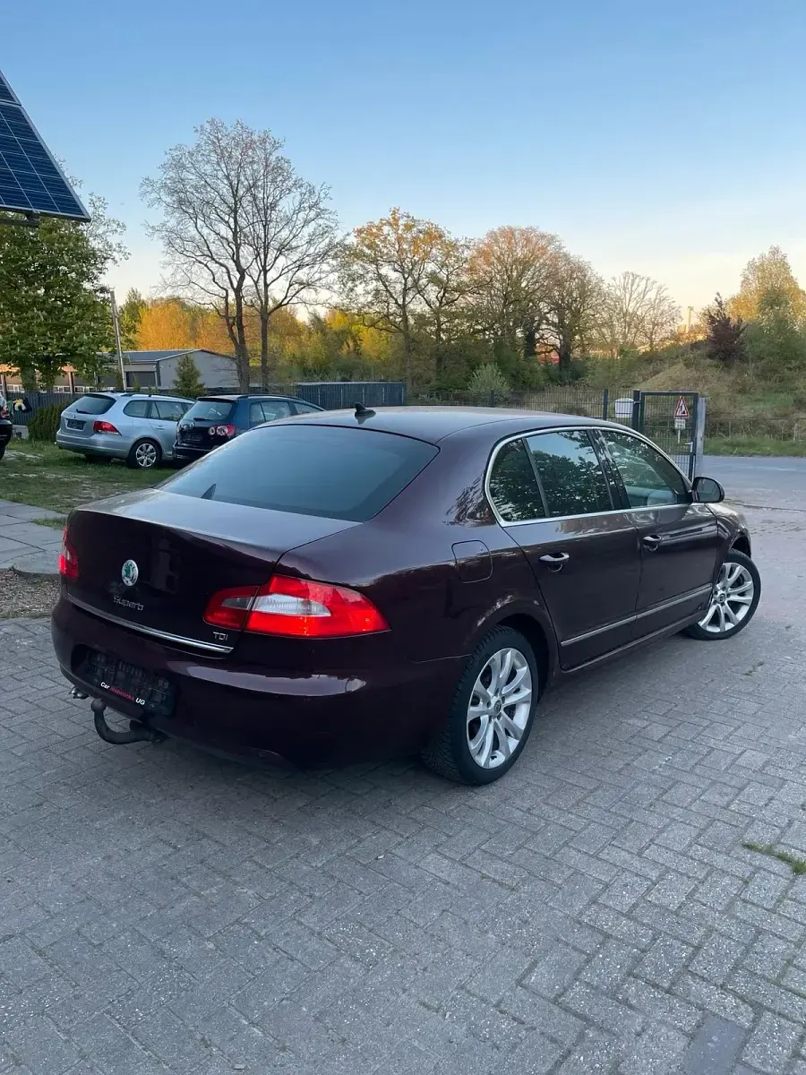 Gebraucht Skoda Superb 105 PS (77 kW) 2010 Rot Limousine