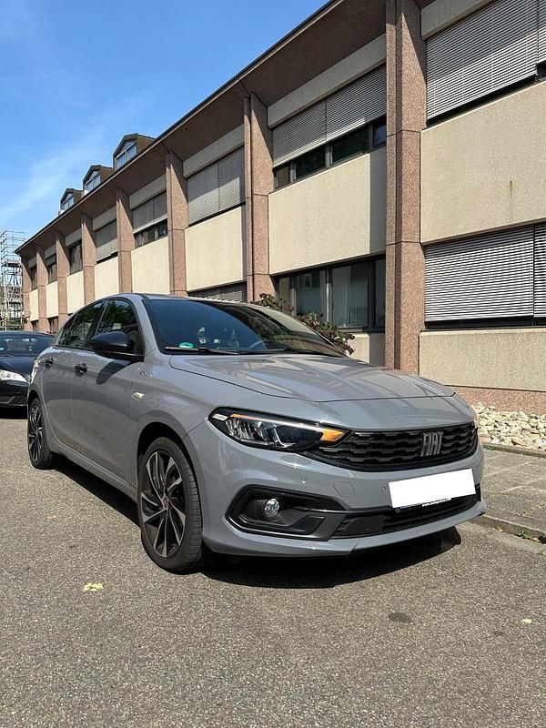 Grau Gebraucht 2021 Fiat Tipo Sport Limousine | 16.500 € (Teuer) - Bild 1/4