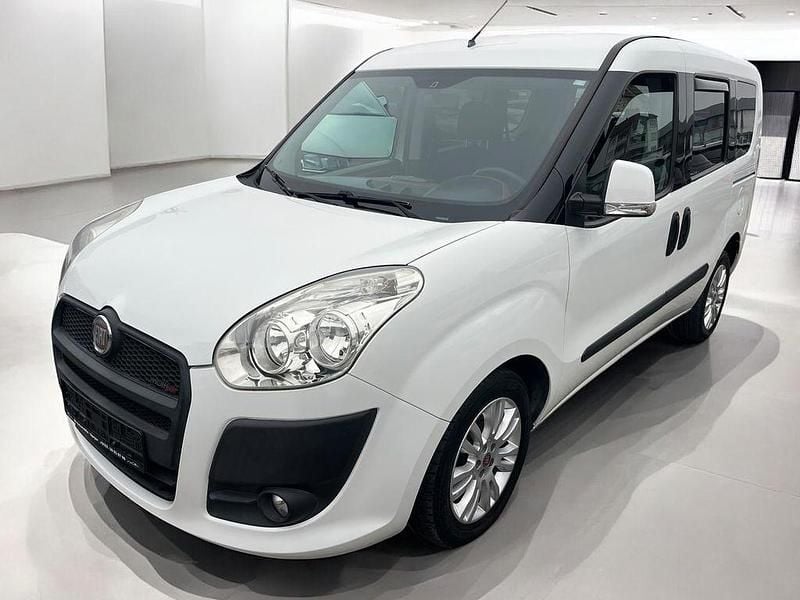 Weiß Gebraucht 2011 Fiat Doblò Van / Kleinbus | 5.499 € (Fairer Preis) - Bild 1/4