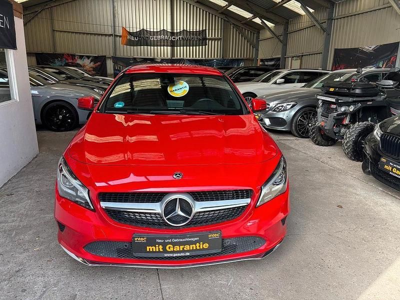 Gebraucht Mercedes CLA220 Shooting Brake 184 PS (135 kW) 2018 Rot Kombi