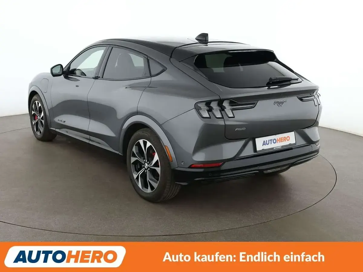 Gebraucht Ford Mustang Mach-E 258 kW (351 PS) 2021 Carbonized gray/asher gray SUV