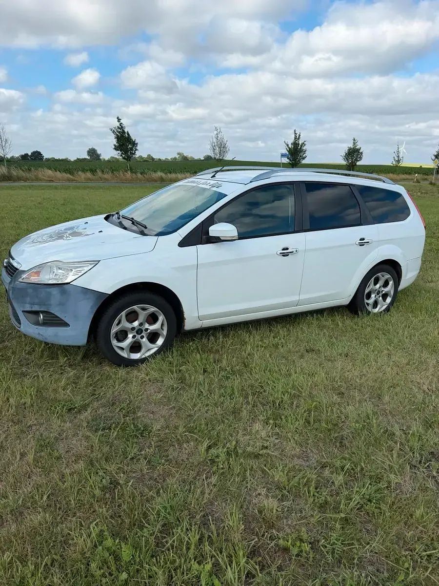 Gebraucht Ford Focus 110 PS (80 kW) 2010 Weiß Kombi