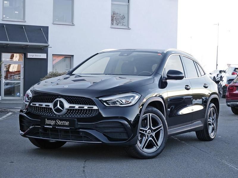 Nachtschwarz Gebraucht 2021 Mercedes GLA250 AMG SUV | 32.070 € (Guter Preis) - Bild 1/4