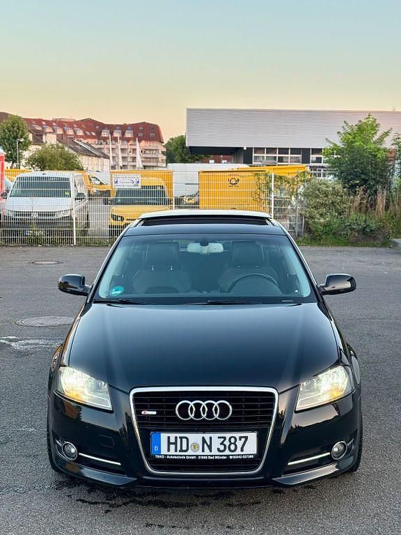 Schwarz Gebraucht 2010 Audi A3 Sportback S-Line Kleinwagen | 7.200 € (Etwas zu teuer) - Bild 1/4