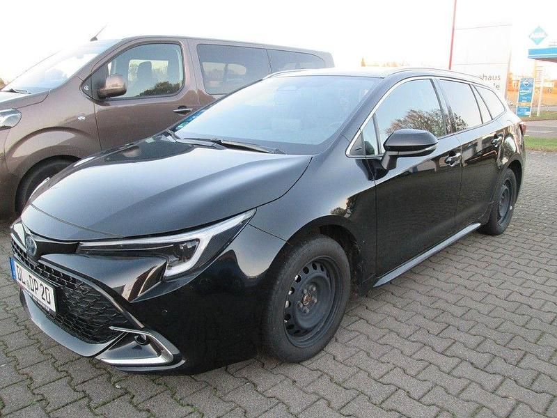 Schwarz Gebraucht 2023 Toyota Corolla Team Kombi | 23.900 € (Guter Preis) - Bild 1/4