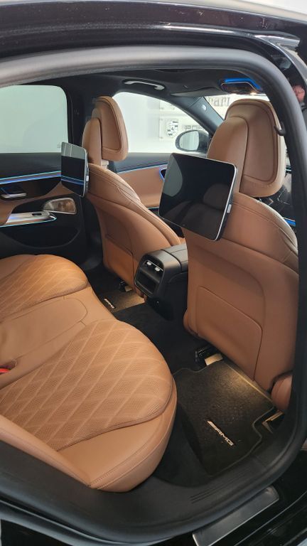 Schwarz Gebraucht 2024 Mercedes E200 AMG Line Premium Limousine | 66.500 € (Fairer Preis) - Bild 1/4