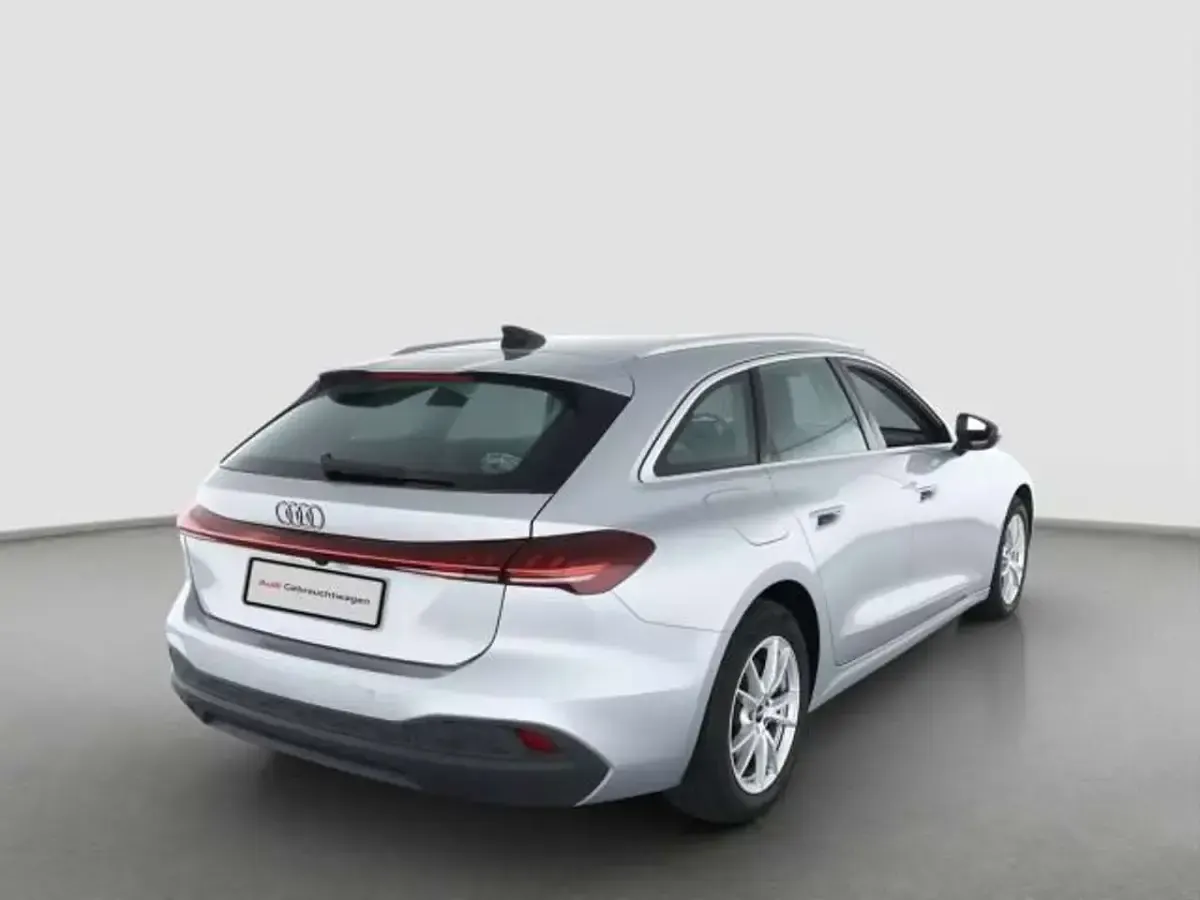 Gebraucht Audi A5 Sport 204 PS (150 kW) 2025 Silber Kombi