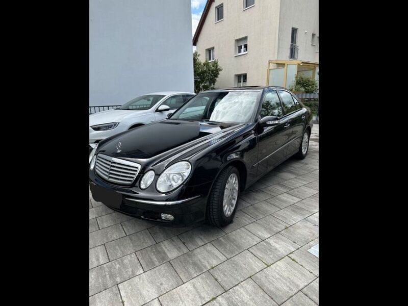 Schwarz Gebraucht 2004 Mercedes E240 Elegance Limousine | 7.699 € (Fairer Preis) - Bild 1/4