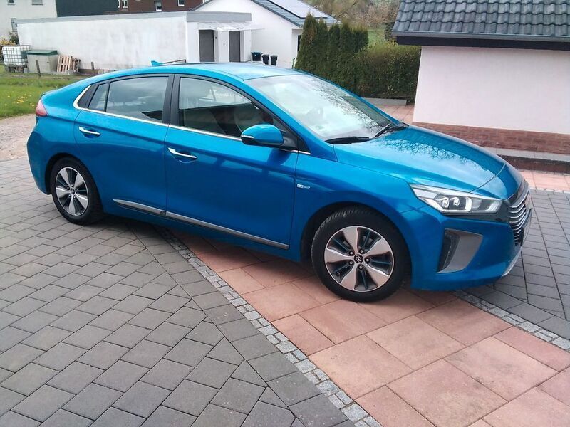 Blau Gebraucht 2018 Hyundai Ioniq Premium Limousine | 14.500 € (Fairer Preis) - Bild 1/4