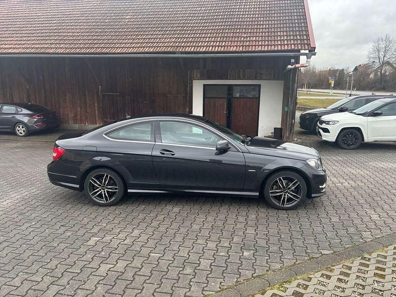 Gebraucht Mercedes C220 170 PS (125 kW) 2015 Magnetitschwarz Coupé