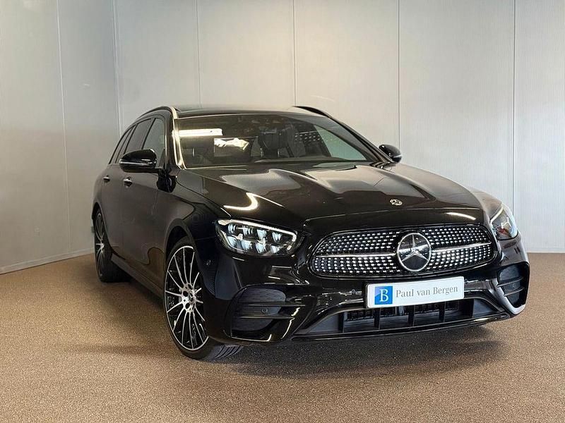 Schwarz Gebraucht 2022 Mercedes E450 AMG Limousine | 55.900 € (Fairer Preis) - Bild 1/4