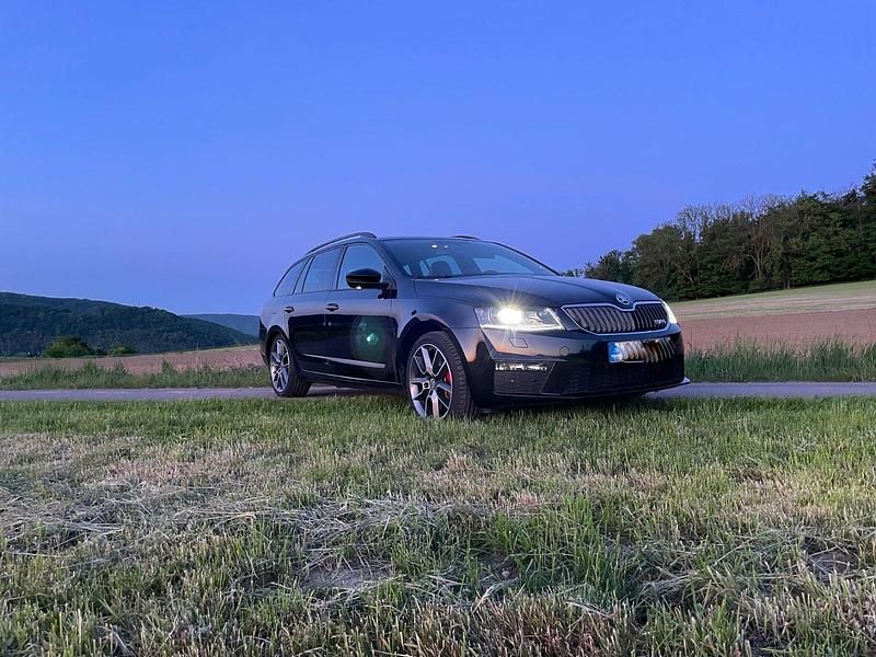 Schwarz Gebraucht 2016 Skoda Octavia RS Kombi | 13.000 € (Guter Preis) - Bild 1/4