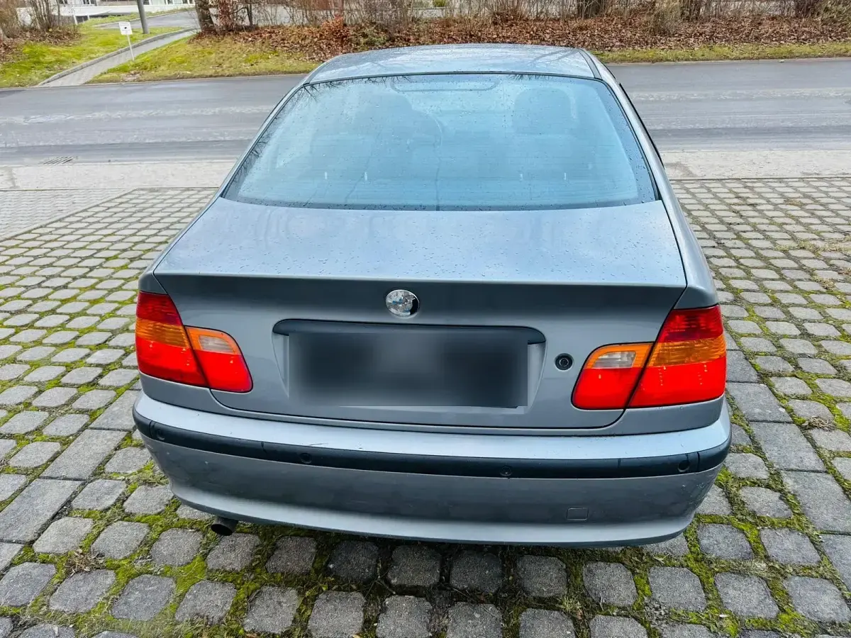 Gebraucht BMW 318 105 PS (77 kW) 2004 Silber Limousine
