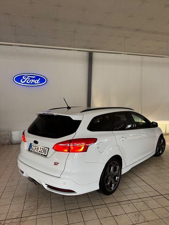 Gebraucht Ford Focus ST 250 PS (183 kW) 2017 Weiß Kombi