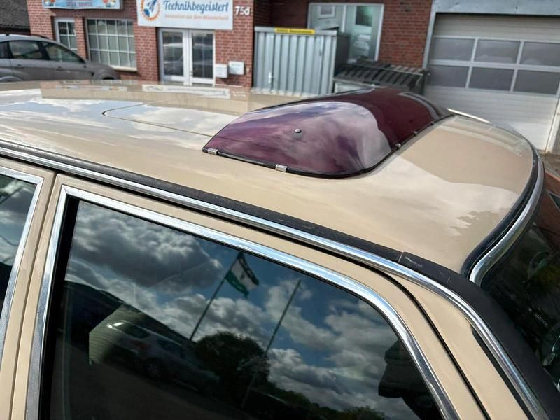 Gebraucht Mercedes E230 136 PS (100 kW) 1983 Gelb Limousine