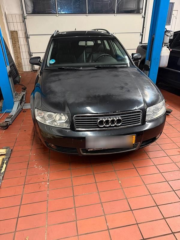 Schwarz Gebraucht 2004 Audi A4 Kombi | 650 € (Superpreis) - Bild 1/4