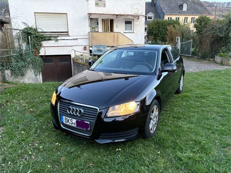 Schwarz Gebraucht 2010 Audi A3 Attraction Limousine | 2.500 € (Superpreis) - Bild 1/4