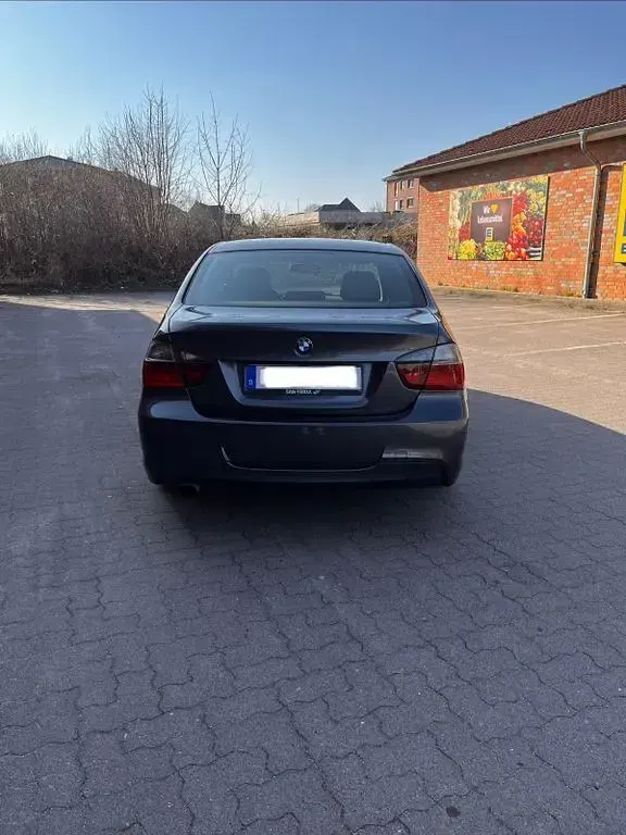 Gebraucht BMW 318 M Sport 129 PS (94 kW) 2006 Grau Limousine