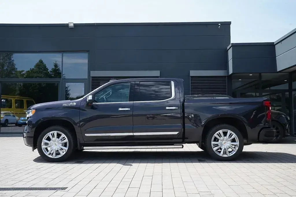 Gebraucht Chevrolet Silverado 426 PS (313 kW) 2024 Grau SUV