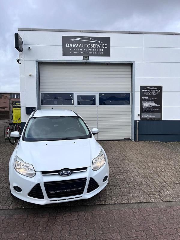 Gebraucht Ford Focus 101 PS (74 kW) 2014 Weiß Kombi