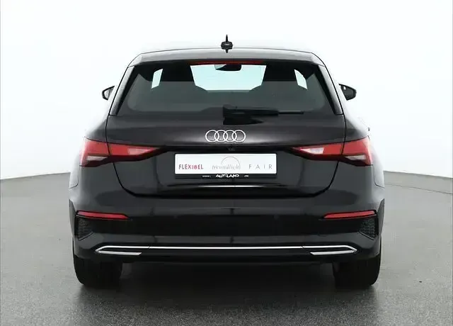 Używany Audi A3 Advanced 150 KM (110 kW) 2022 Czarny Sedan/Limuzyna
