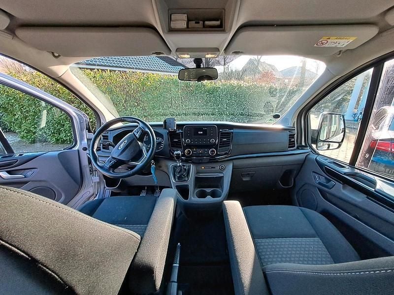 Gebraucht Ford Tourneo 131 PS (96 kW) 2018 Silber Van / Kleinbus