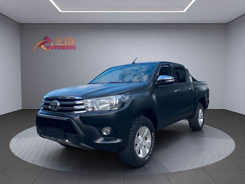 Weiß Gebraucht 2017 Toyota HiLux Comfort Abholung | 27.480 € (Fairer Preis) - Bild 1/4