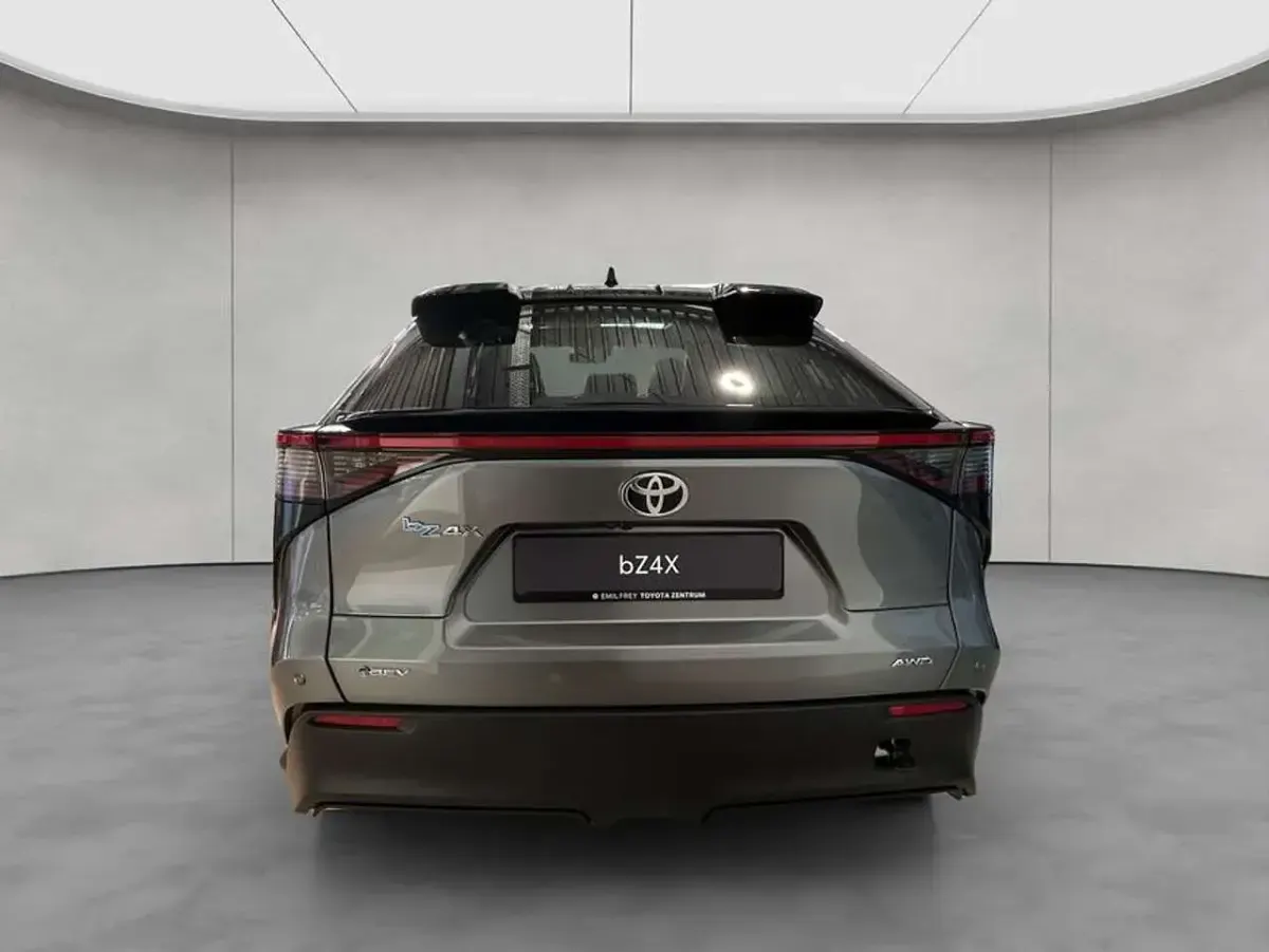 Gebraucht Toyota bZ4X Lounge 252 kW (343 PS) 2026 Precious metal metallic/black SUV