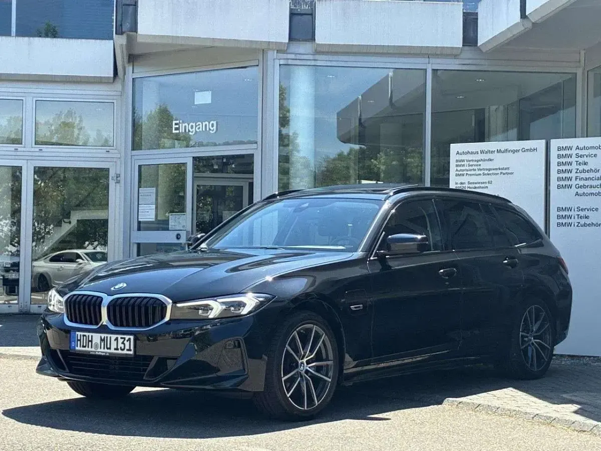 Gebraucht BMW 330e Performance 292 PS (214 kW) 2023 Schwarz Limousine