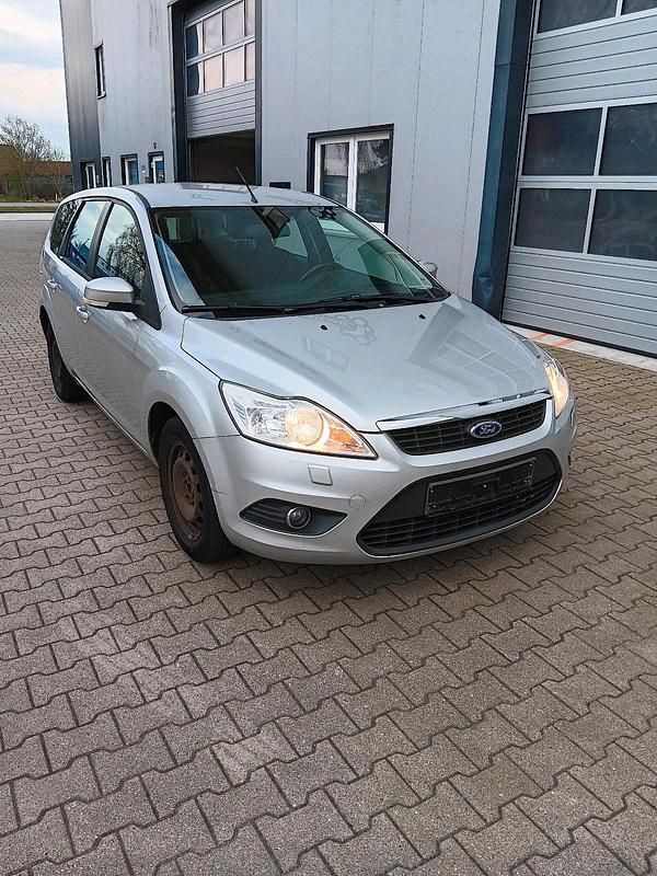 Gebraucht Ford Focus Viva 109 PS (80 kW) 2010 Silber Kombi