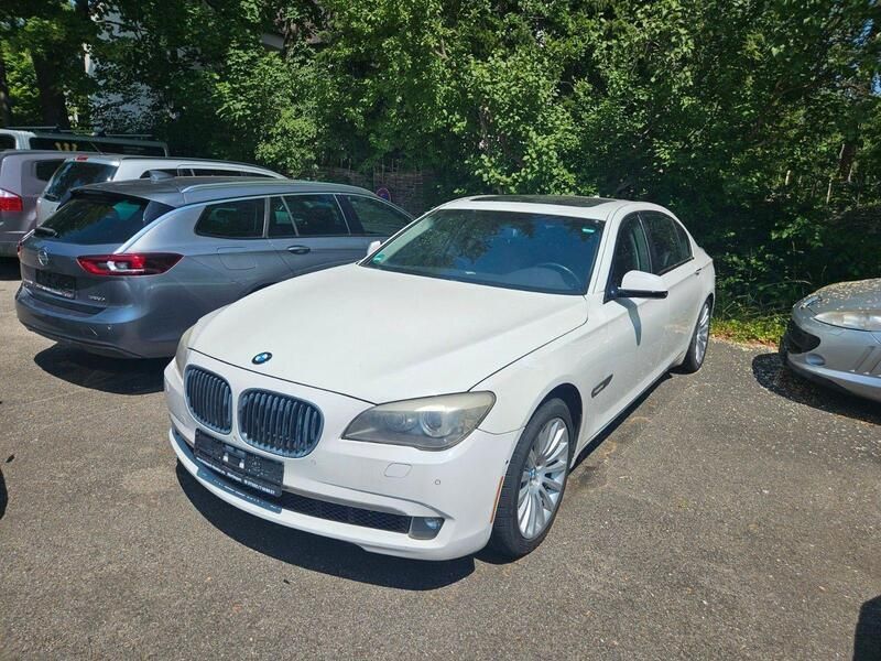 Weiß Gebraucht 2009 BMW 750L Performance Limousine | 15.000 € (Fairer Preis) - Bild 1/4